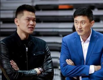 孕中斯嘉丽挺大肚与男友散步 变短发平庸似路人 2014-05-08 近日，斯嘉丽·约翰逊被拍到与未婚夫Romain Dauriac在巴黎街头散步，已经怀孕好几个月的她大肚明显，穿着运动裤和运动鞋，一头金色长发也已剪短，似乎已经为八月宝宝的诞生做好了准备。